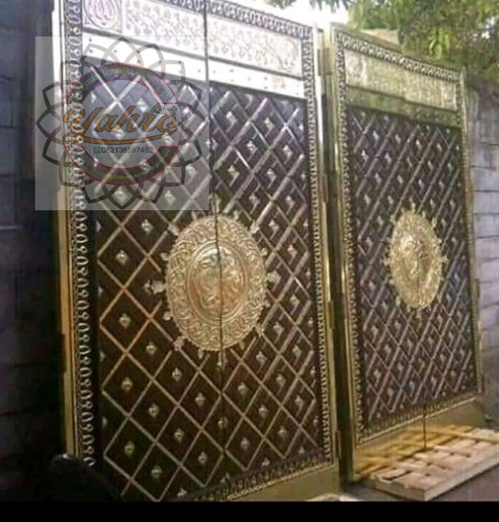 Pintu Masjid Nabawi Kuningan