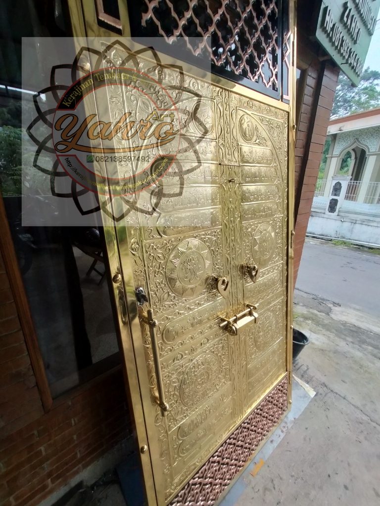 Replika Pintu Ka'Bah Kuningan Kaligrafi Pintu Kabah