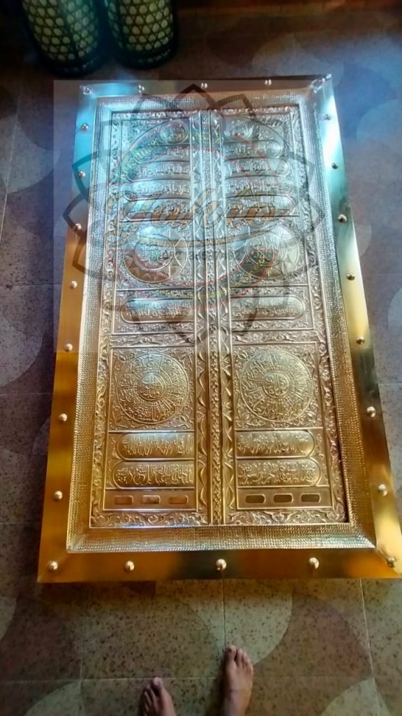 Kaligrafi Replika Pintu Ka'Bah kuningan