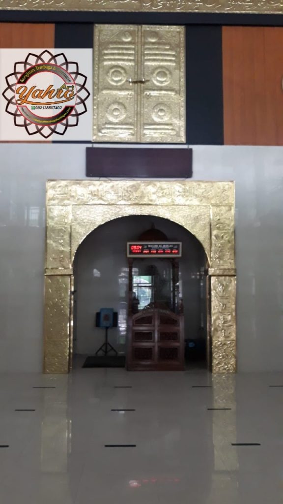 Kaligrafi Mihrab Masjid Tembaga Dan Kuningan