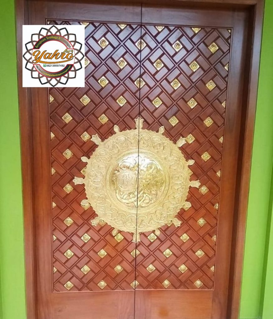 Replika Pintu Masjid Nabawi Kuningan