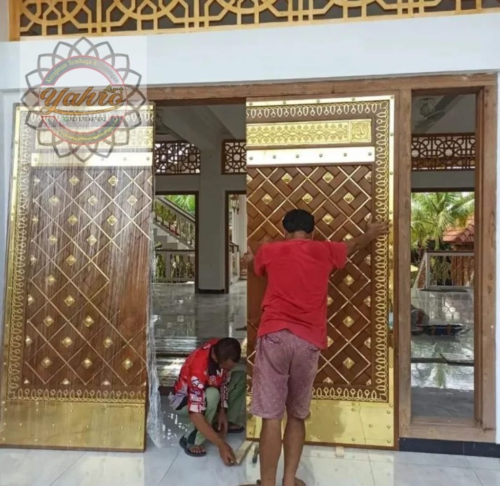 Replika Pintu Nabawi Tembaga Dan Kuningan