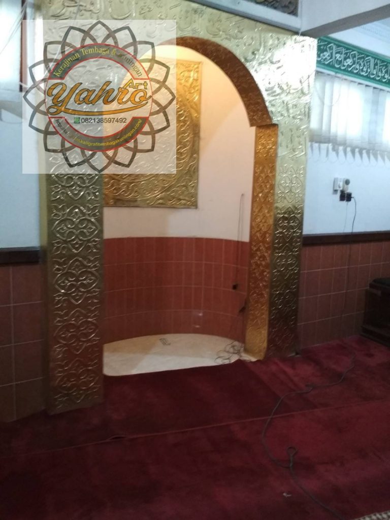 Mihrab Masjid Kuningan Kaligrafi Mihrab Masjid