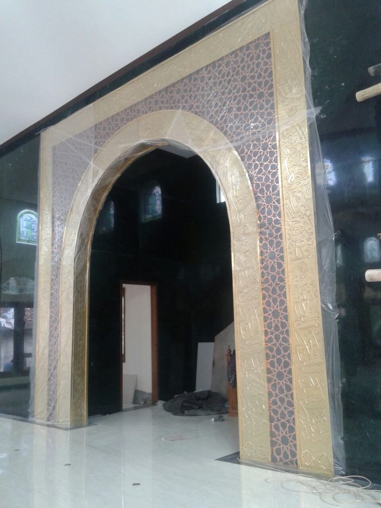 Kaligrafi Mihrab Masjid Kuningan
