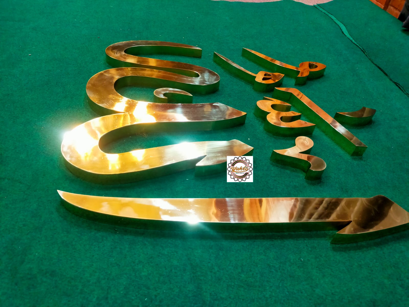 Kaligrafi Huruf Balog Kuningan