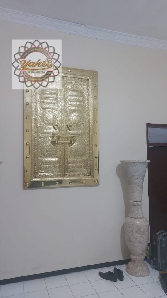 Pintu kabah Kaligrafi