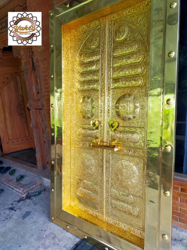 Kaligrafi Pintu Kabah Kuningan